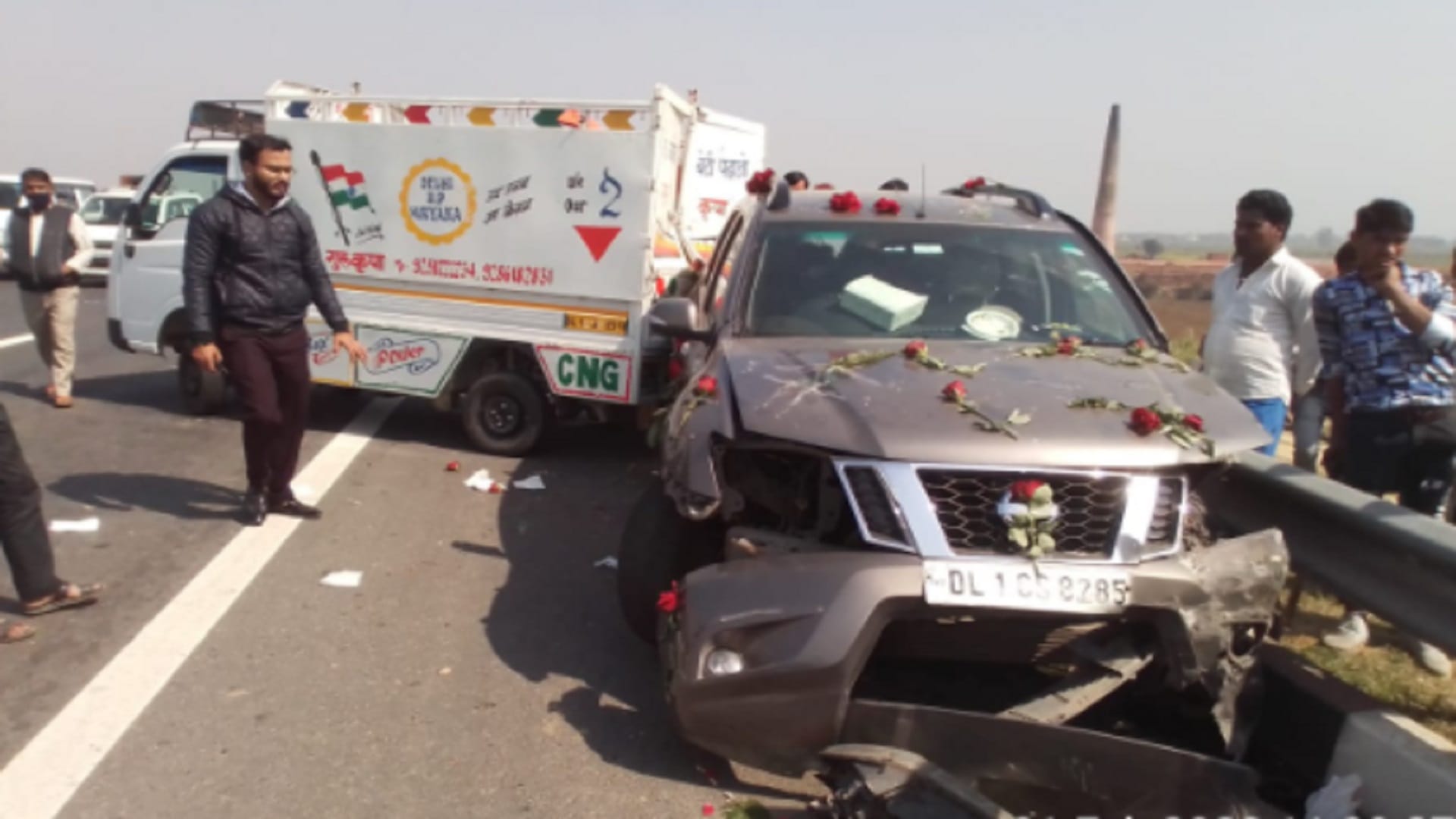 Meerut News: Car accident on Delhi-Meerut Expressway four people injured including groom bride