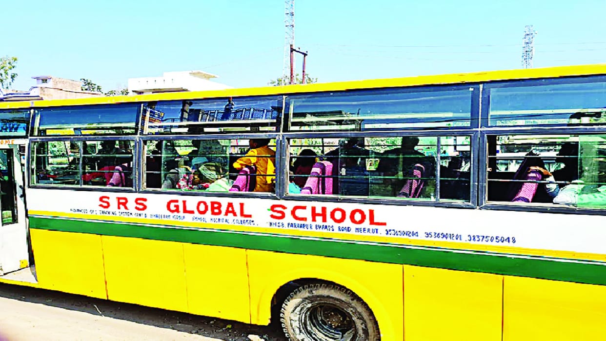 Amar Ujala Special News: School bus drivers are not follow rules children life in danger