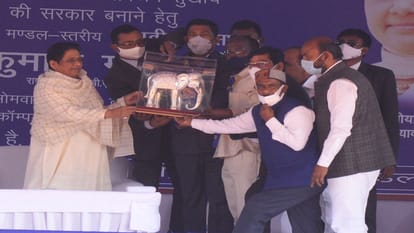 Reservation of Dalits is in danger under BJP rule - Mayawati