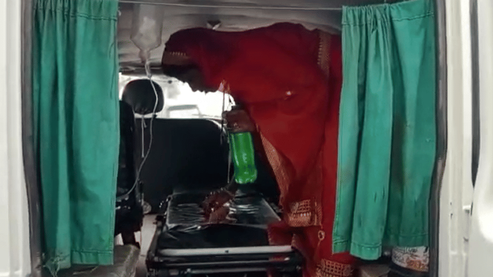 Raisen, Madhya Pradesh News: A woman forced to clean ambulance after abortion of her sister in the vehicle
