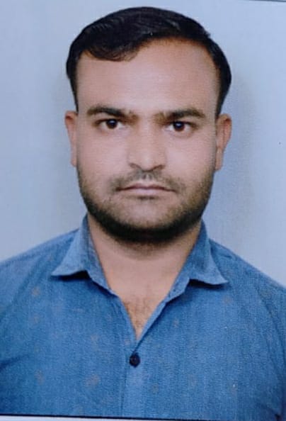 Salesman dies in road accident