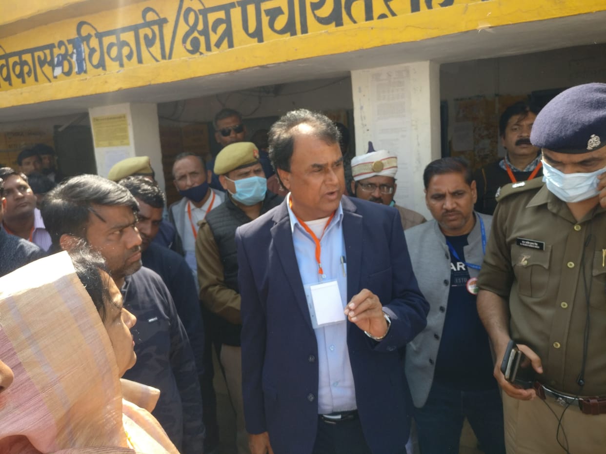 Hathras: Polling started one and a half hours late due to EVM malfunction