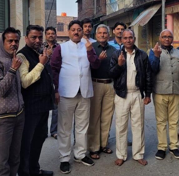 Hathras: 62 percent voting in Sikandrau