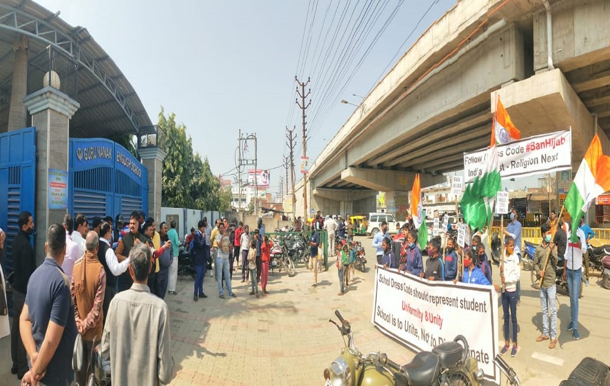 Hijab controversy reach varanasi protest outside Guru Nanak school principal deny allegations said dress code is applicable