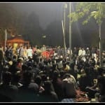 सत्याग्रह पर बैठे अभ्यर्थी।