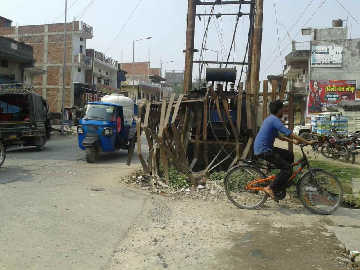 A network of stars at major intersections of the city, life in trouble