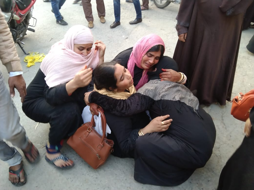 Bike rider woman dies due to dumper collision, one injured