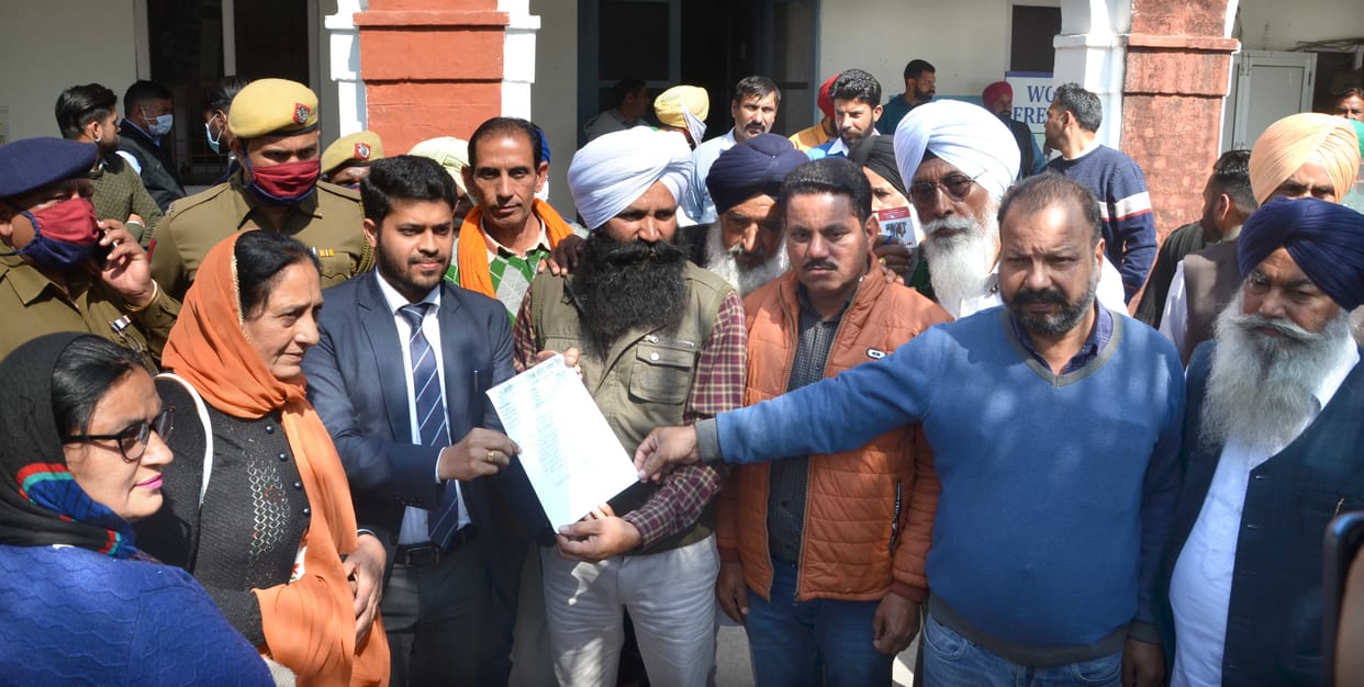 Farmers roared in the Deputy Commissioner's office to demand compensation