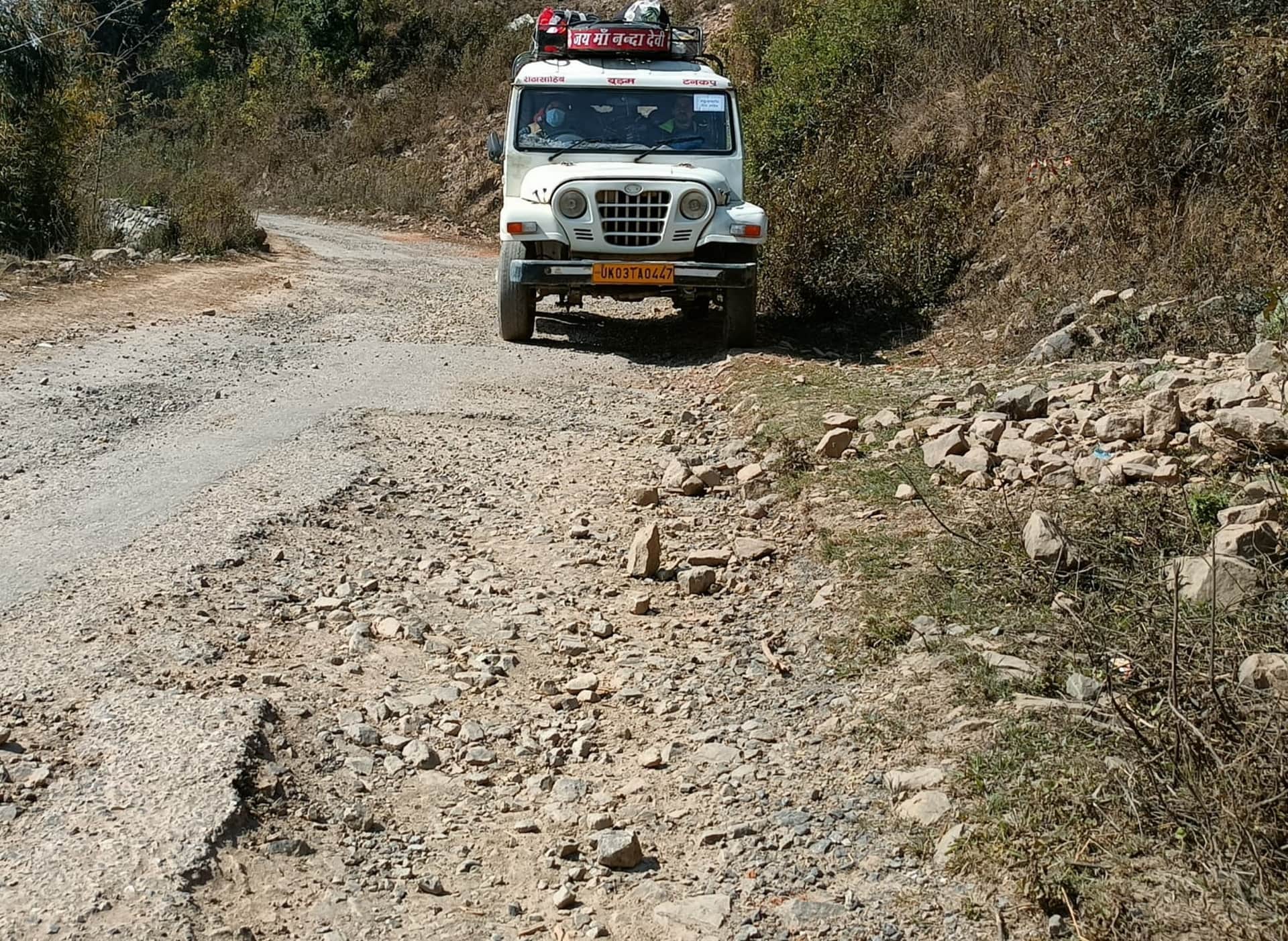 Uttarakhand: Accident in champawat, vehicle returning from the procession fell into the ditch, photos