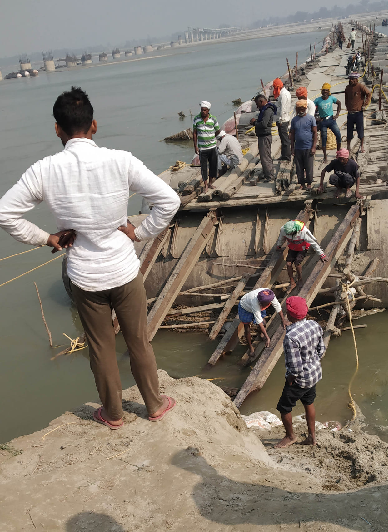 Traffic disrupted due to Pipa bridge collapse