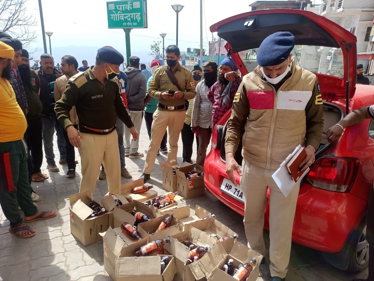 police recover 15 peti of wine from car in nahan sirmaur