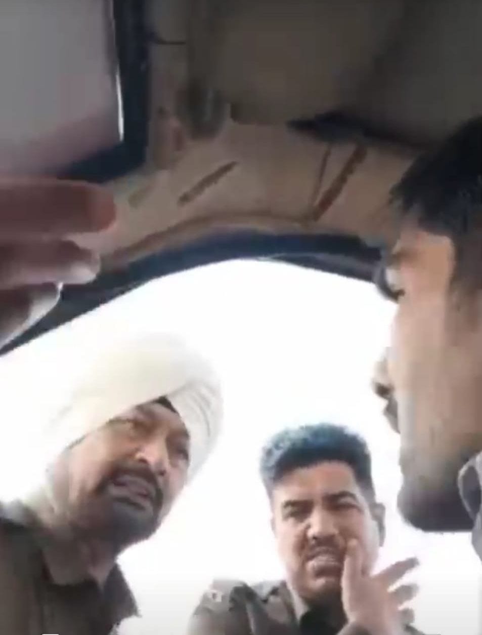 Driver misbehaved for taking BJP office barricades, SI suspended