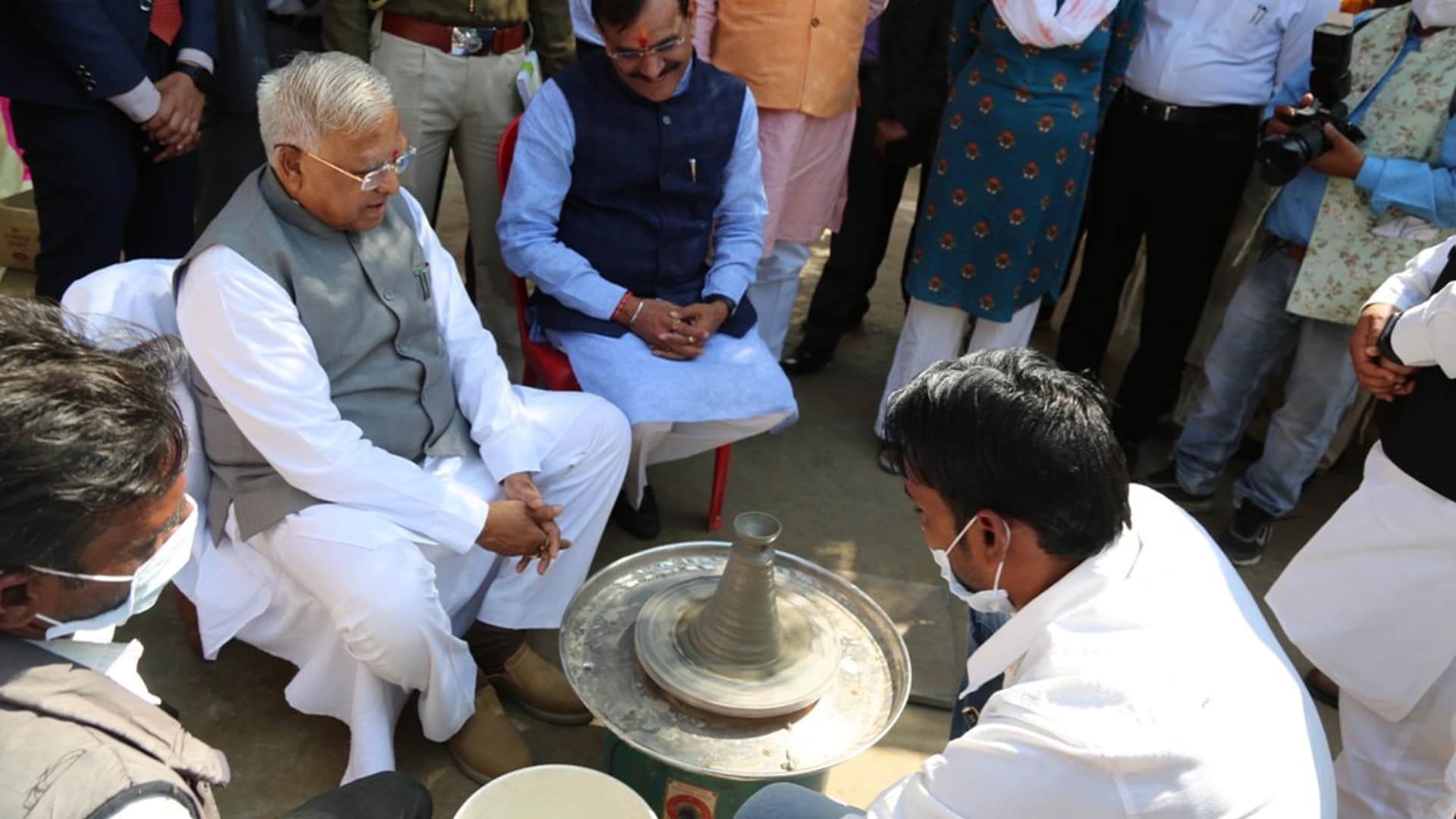 Chhatarpur: The governor praised the terracotta artefacts, the process of making clay toys, utensils