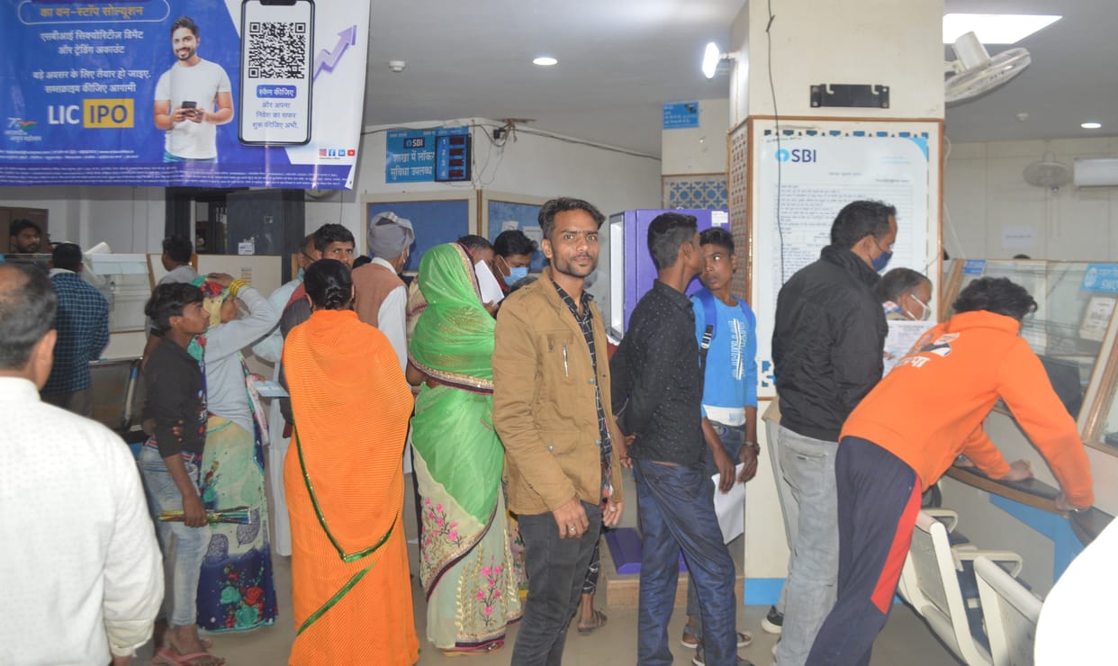 Hathras: After the elections, the beauty returned to the banks and offices, the work done