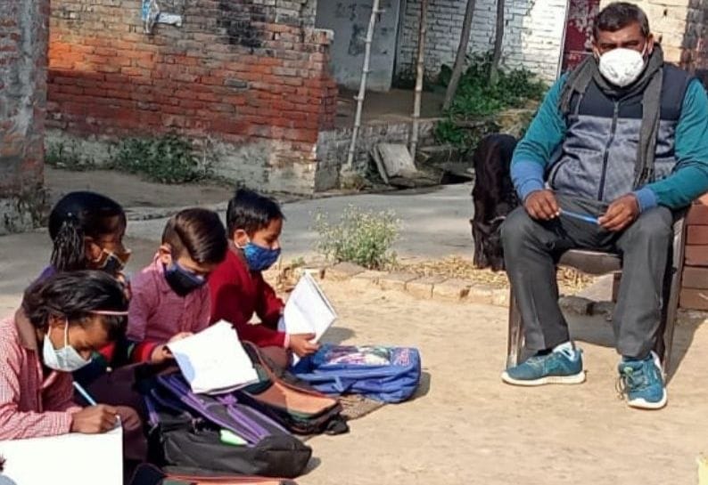 Handicapped Shyam lighting the lamp of education in every house, giving free education to children