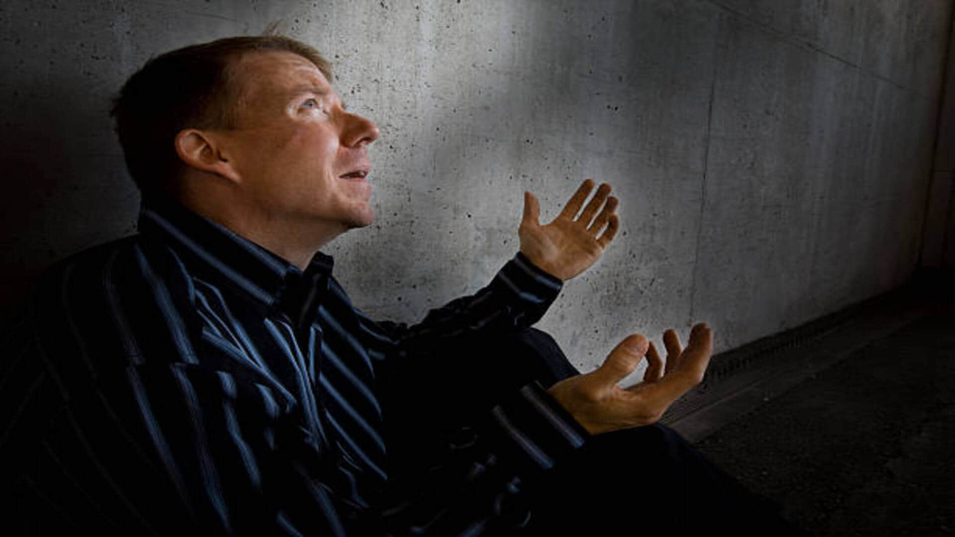 Astrology Tips If You Want Maa Lakshmi Blessing Leave These 7 Habits News in Hindi