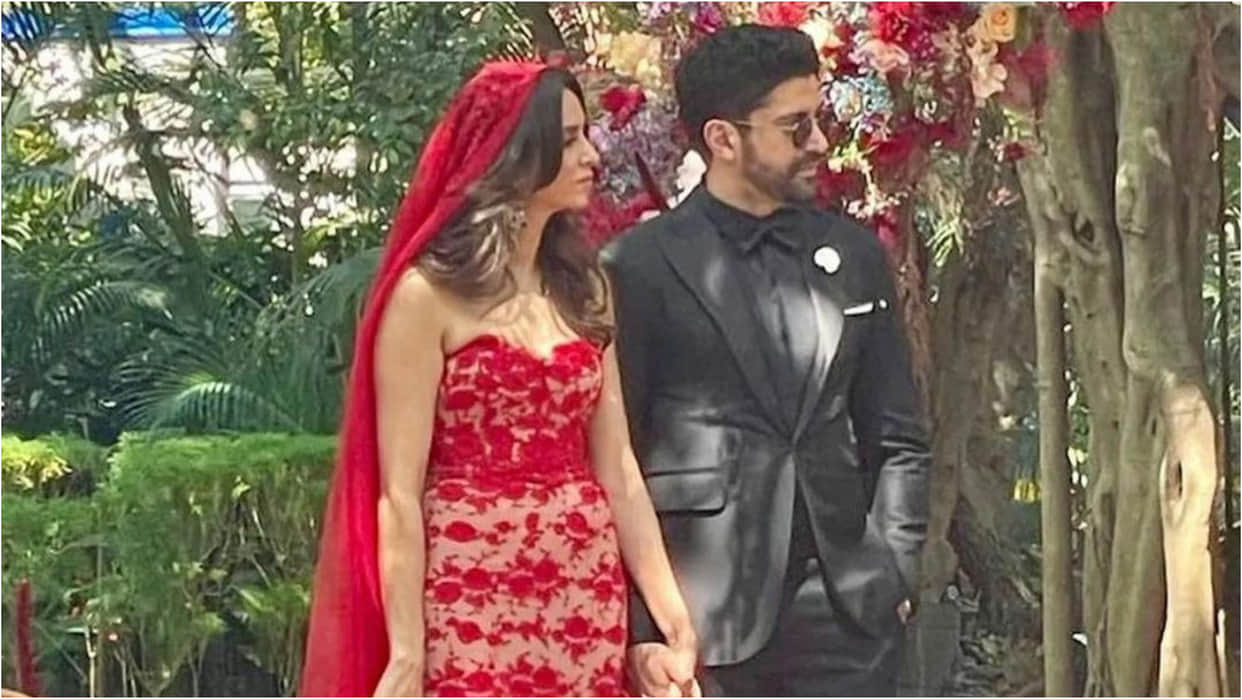 farhan akhtar shibani dandekar looks after marriage wear strapless dress
