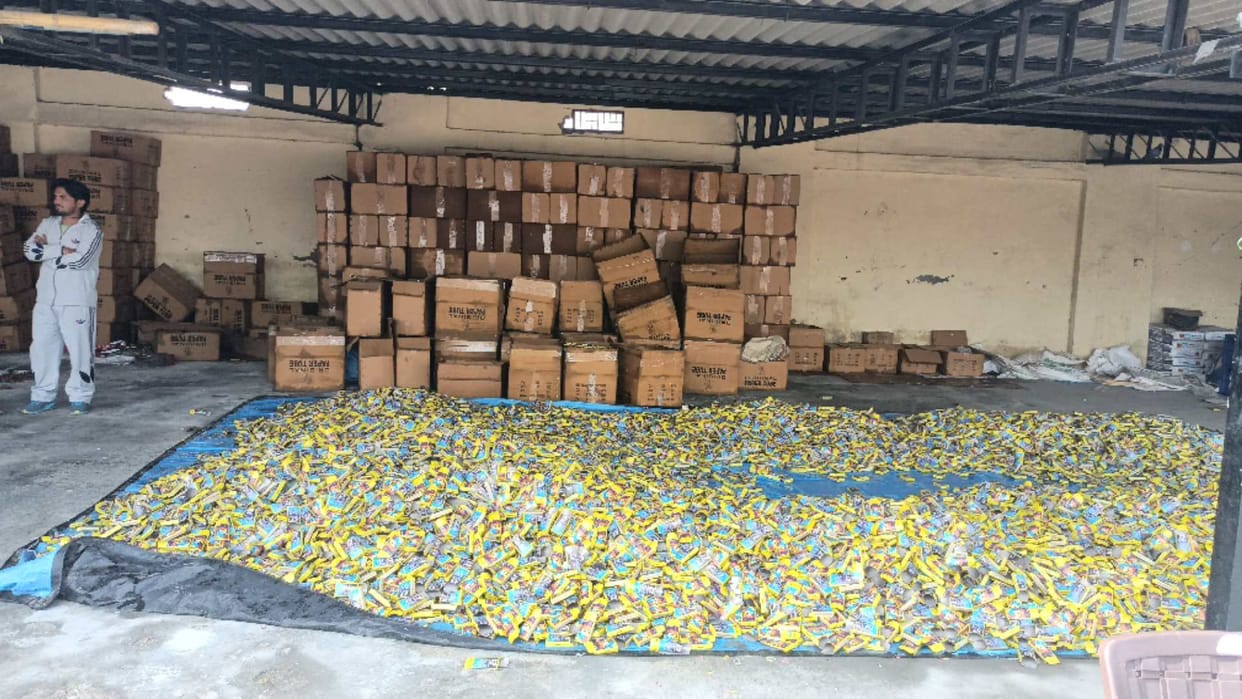 Even six days ago, there was a fire in the firecracker factory due to the explosion, the managers suppressed the matter