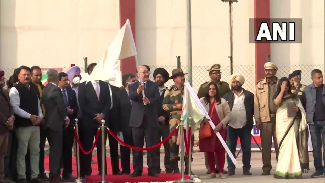 India sent first consignment of humanitarian aid of wheat to Afghanistan via Pakistan from Attari Wagah border