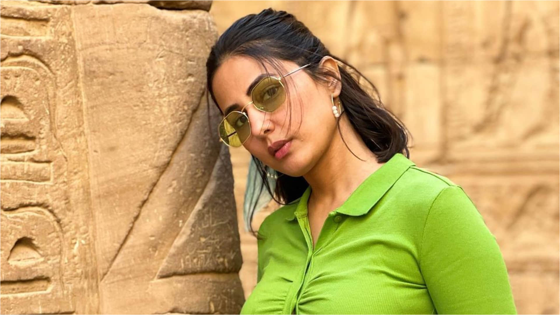 hina khan wear floral suit pant for dubai vacation