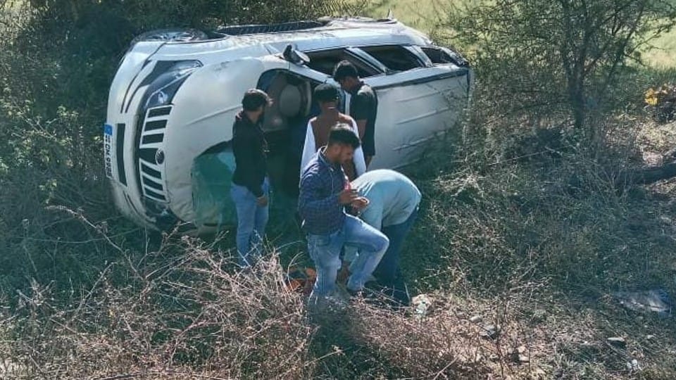 Madhya Pradesh: Vehicle of BJP MLA from Dewas district overturned, minor injury, was going to attend the program