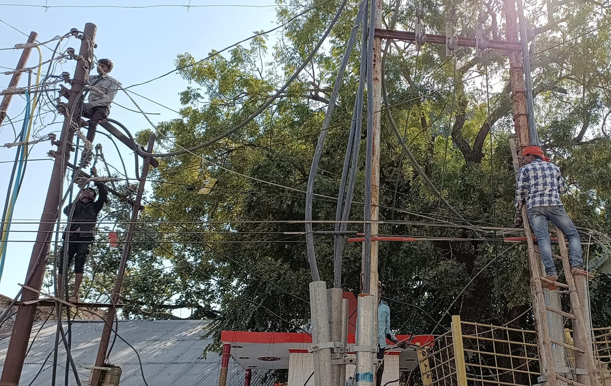 fathepur news,Power cut without notice, people crave water