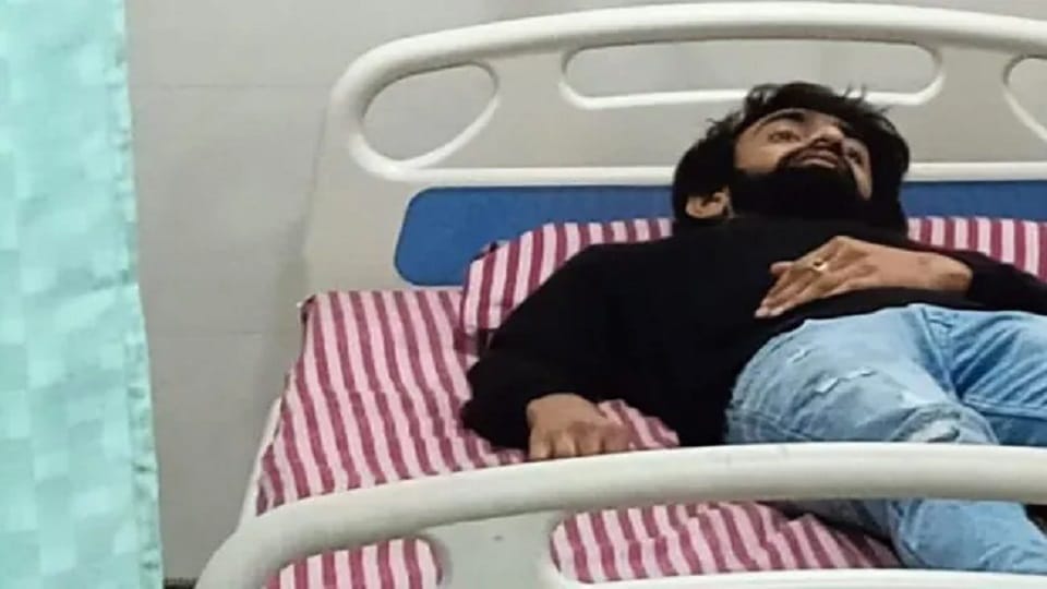 Karnataka Hijab row, petitioner Hazra Shifa father attacked by mob, brother injured