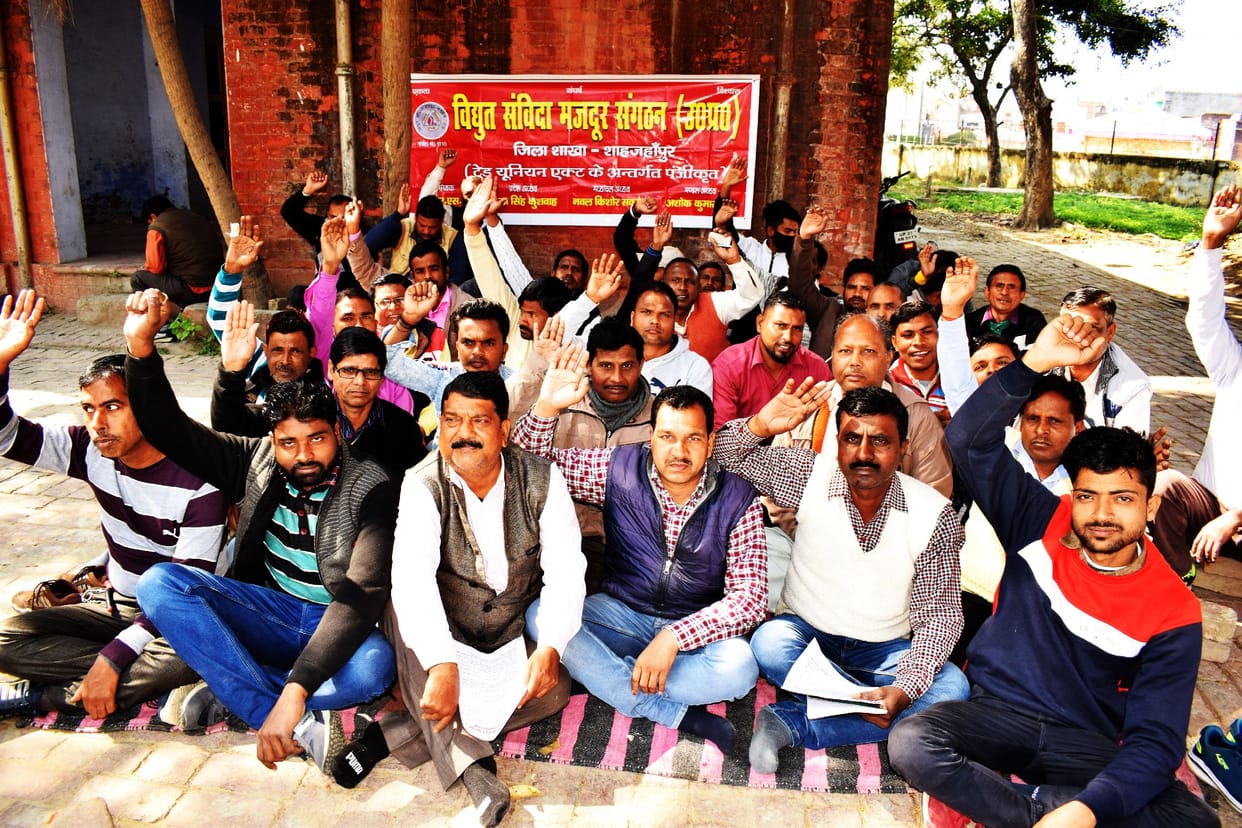 Contract electricity workers staged a sit-in after the boycott