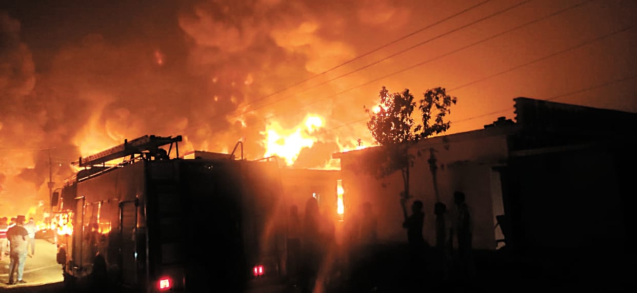 fire in turpentine factory in Baheri
