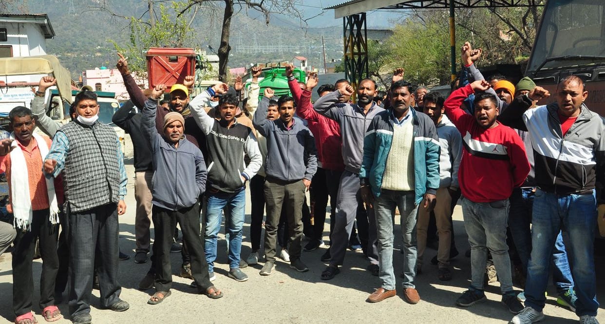 Work stalled due to boycott of municipal employees