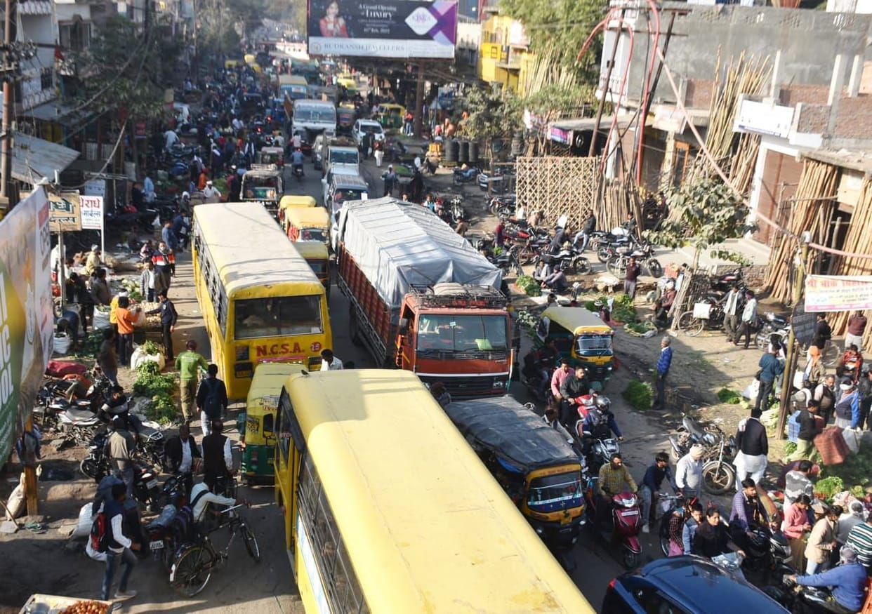 Market closed, businessmen in trouble, common people upset due to jam