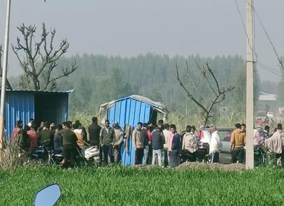 Troubled farmers blocked the road due to crop failure