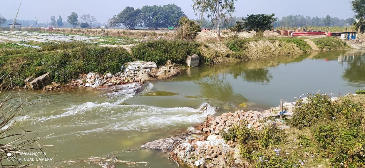 Katra Rajbha of Sharda Canal is broken again