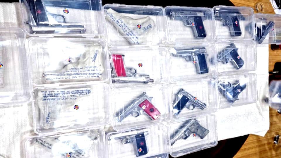 mainpuri police 20 pistols recovered from the international arms smuggler gang