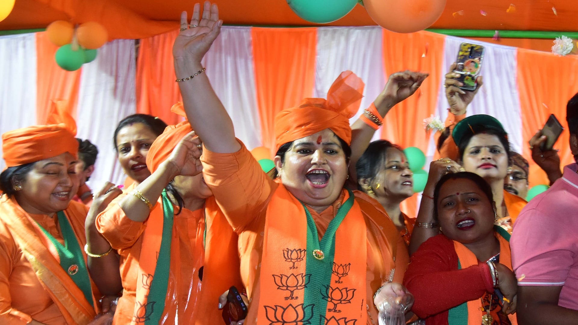CM Yogi will exert strength in election campaign of Gorakhpur-Basti Mandal
