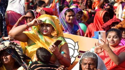 UP Elections 2022: Home Minister Amit Shah said - earlier there was Mafia Corridor, now Defense Corridor is being built