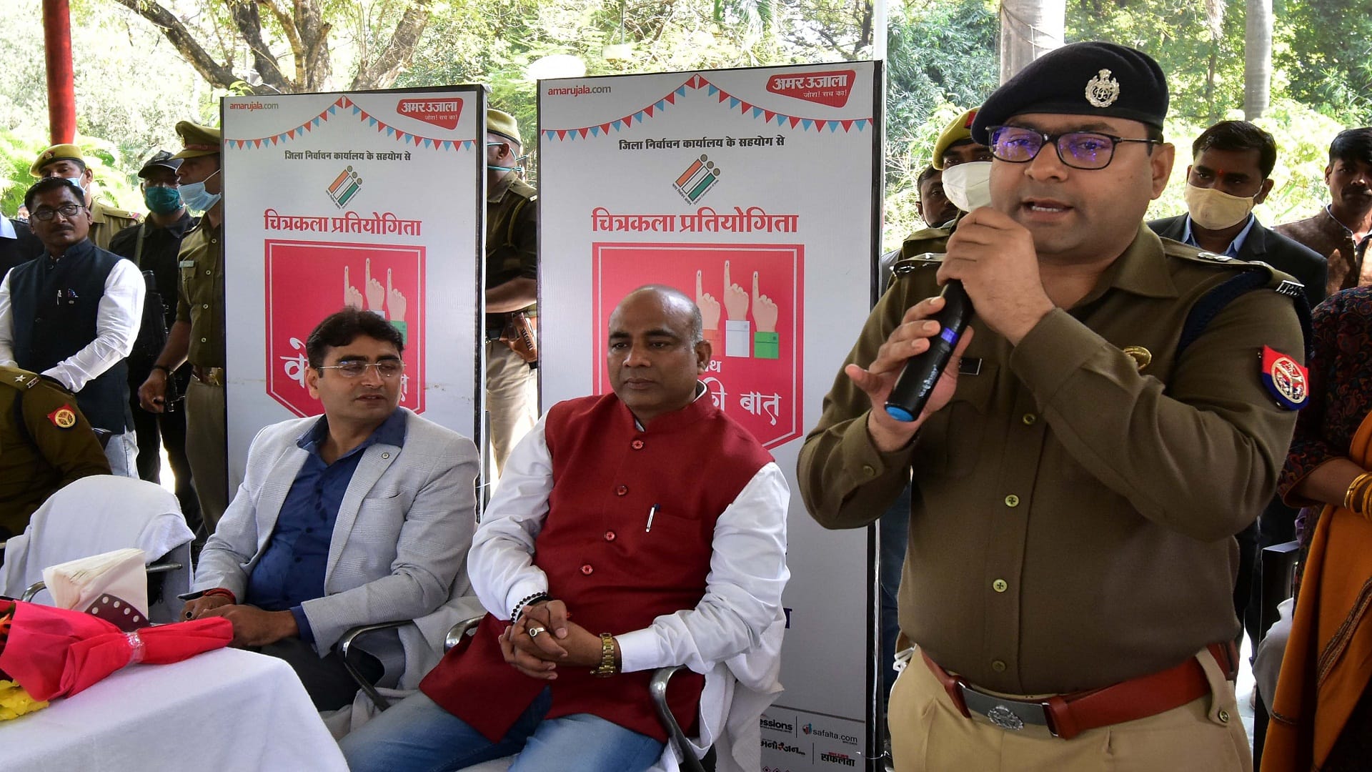 Amar Ujala Voter Awareness Campaign: With the help of colors and lines, Balman showed the mother and father the path of democracy