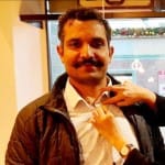 जर्मनी में बेस्ट डॉक्यूमेंट्री गोल्डन बैज का खिताब लेते निर्माता नकुल देव।