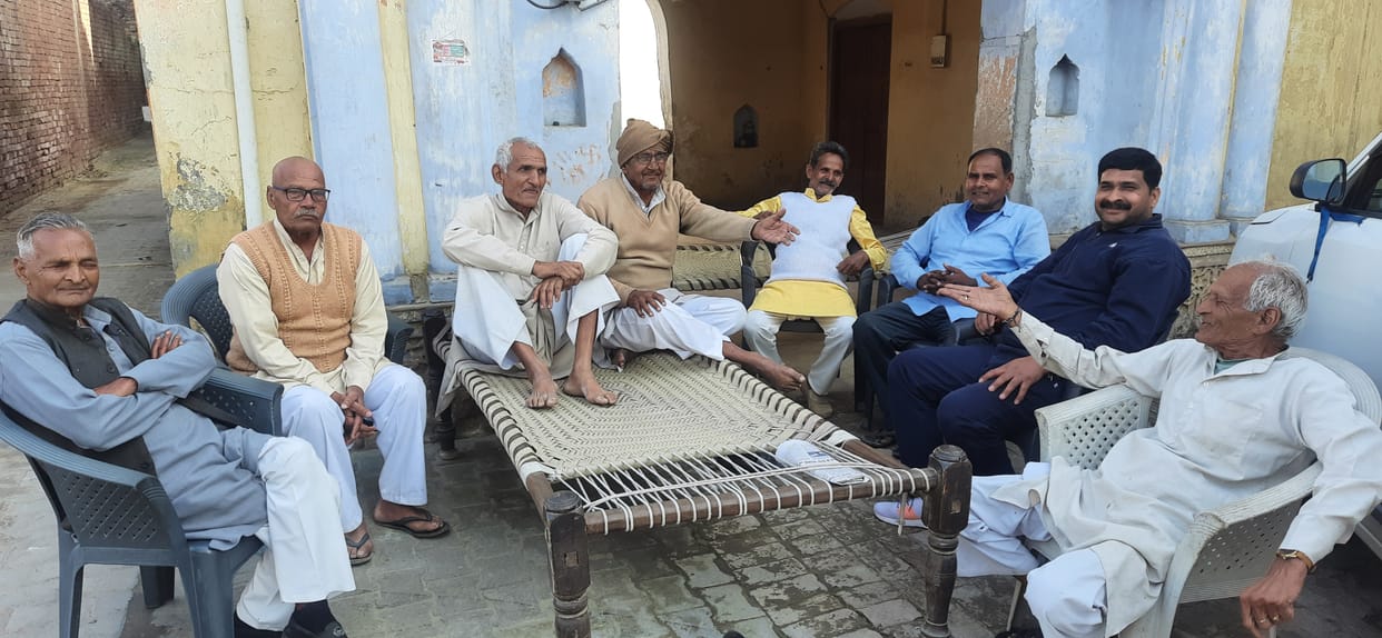 The candidates are winning and winning a lot on the chaupals of the villages, even the elderly are placing bets