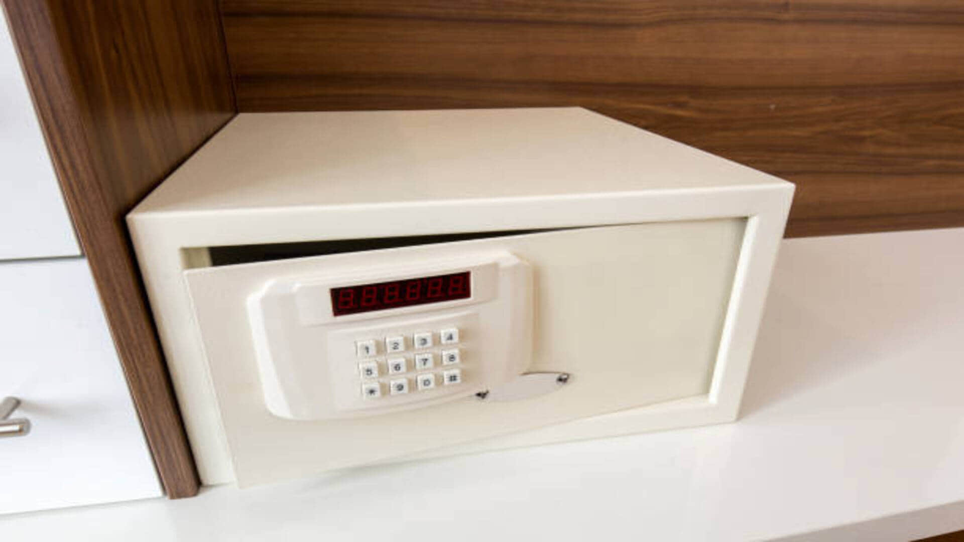 Vastu Tips Keep These Things in This Specific Direction of the House With Grace Of Kuber Money Will Increase Day by Day