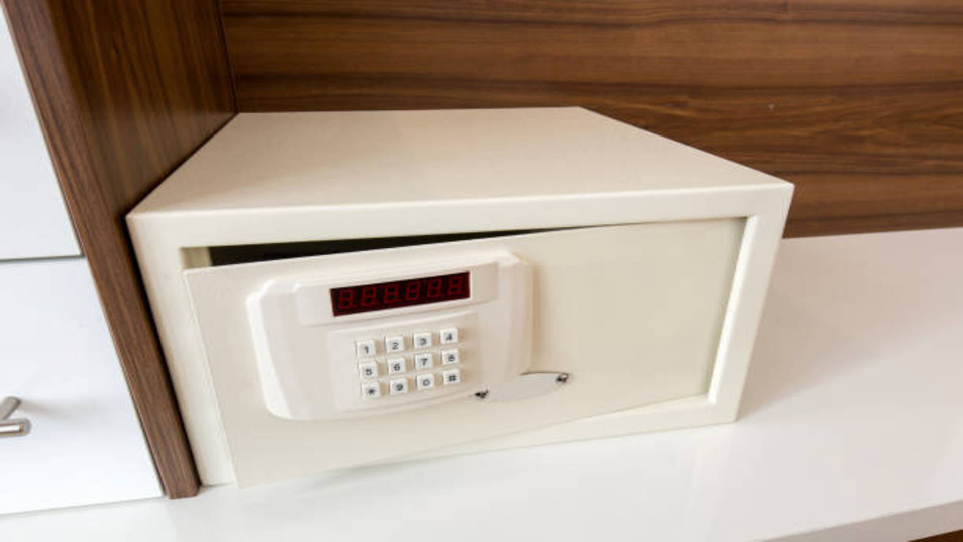 Vastu Tips Keep These Things in This Specific Direction of the House With Grace Of Kuber Money Will Increase Day by Day