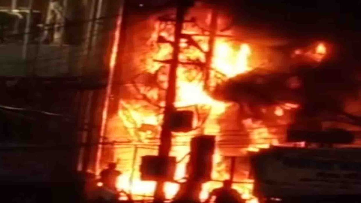 fire broke out in a transformer outside Globus Mall kanpur