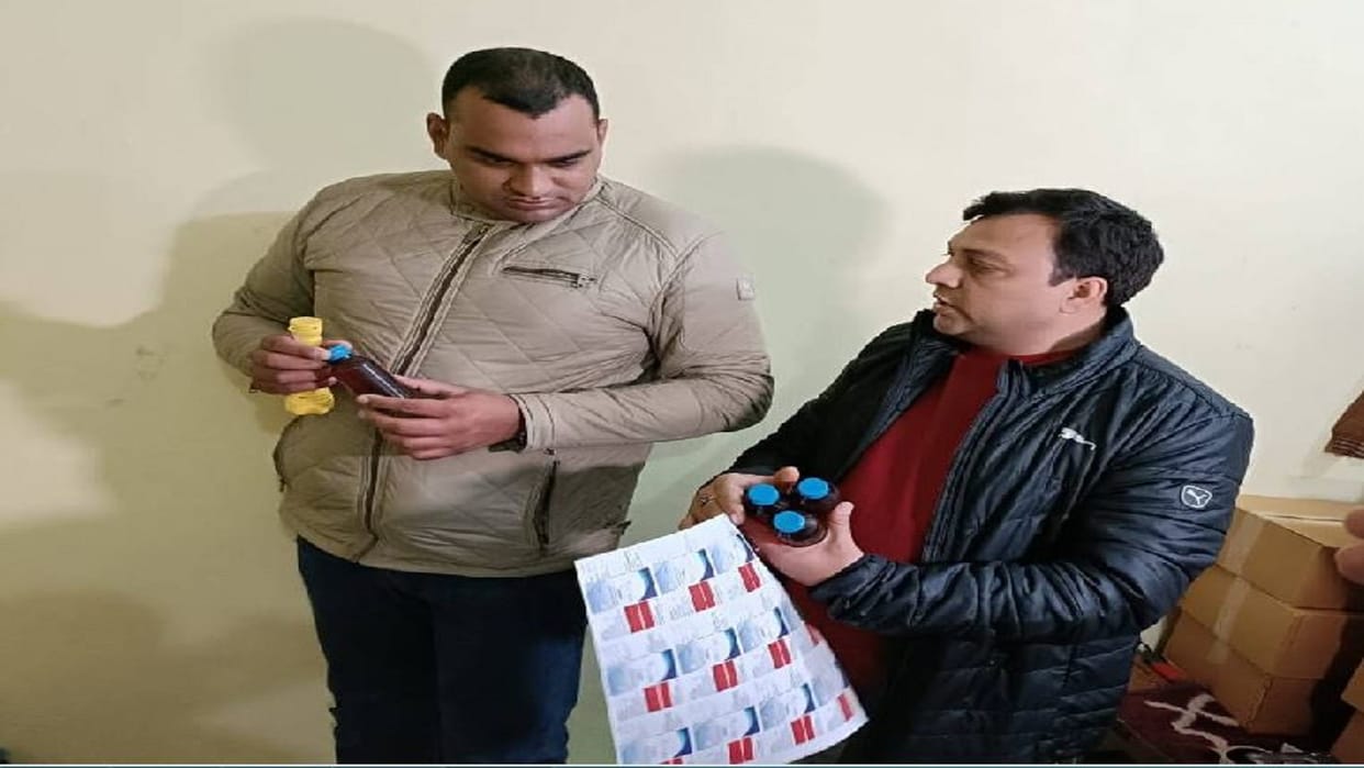 Azamgarh Poisonous Liquor Case: DIG announced a reward of 50 thousand on four accused, SP said property will also be confiscated