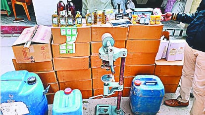 Azamgarh Poisonous Liquor Case: DIG announced a reward of 50 thousand on four accused, SP said property will also be confiscated