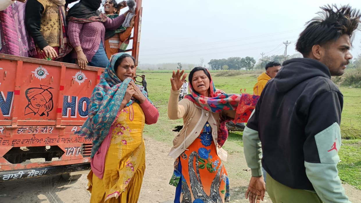 Seeing the women burning, the elderly Nasra became unconscious.