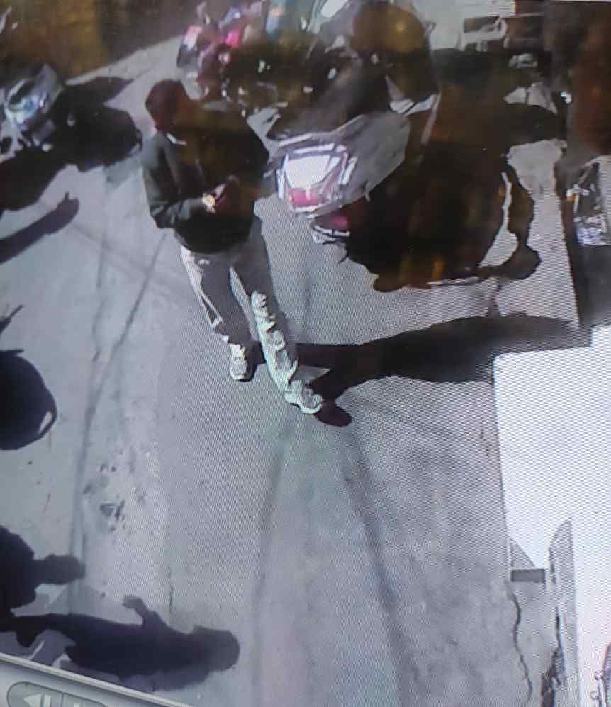 A young man took away three lakhs from the scooty trunk