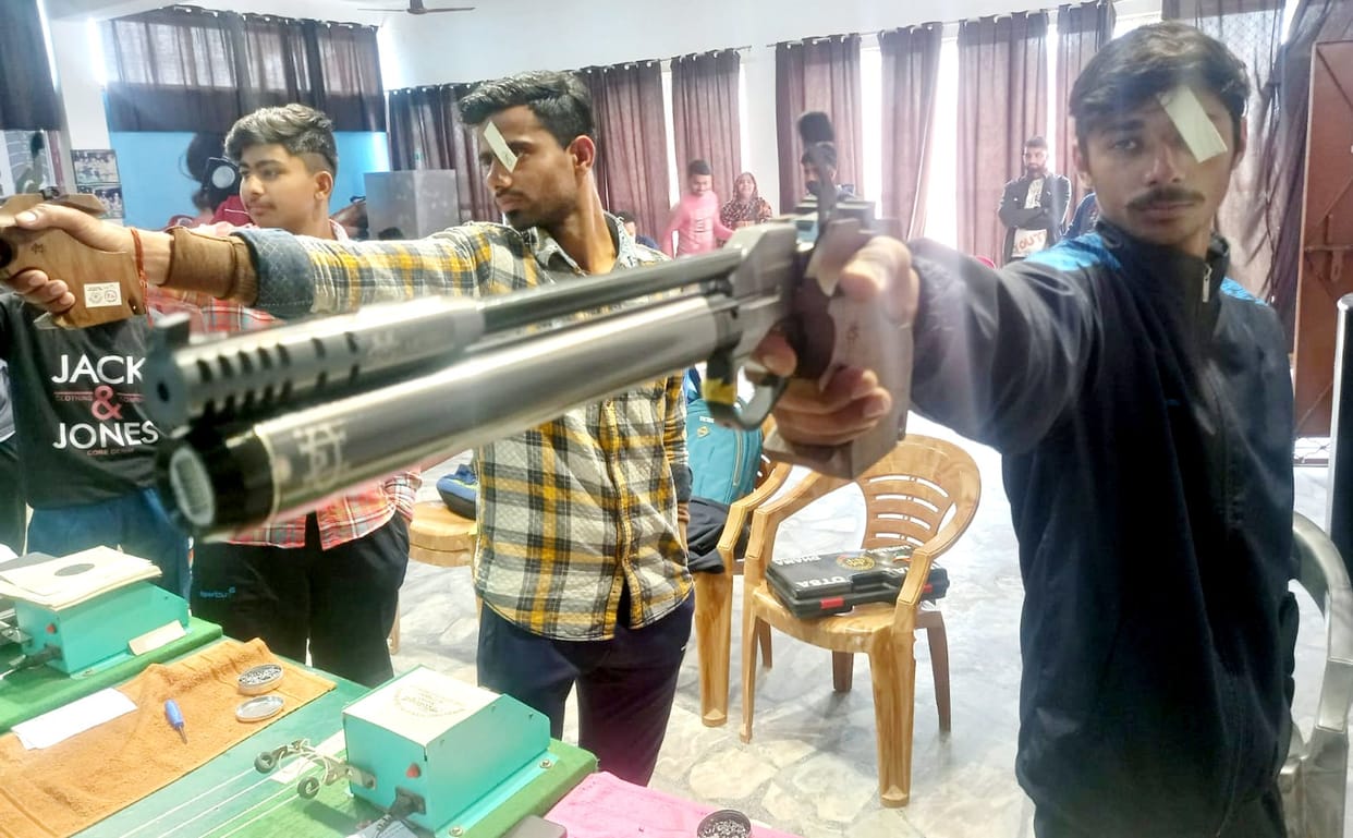 Dipanshu and Mohit reached the semi-finals in shooting