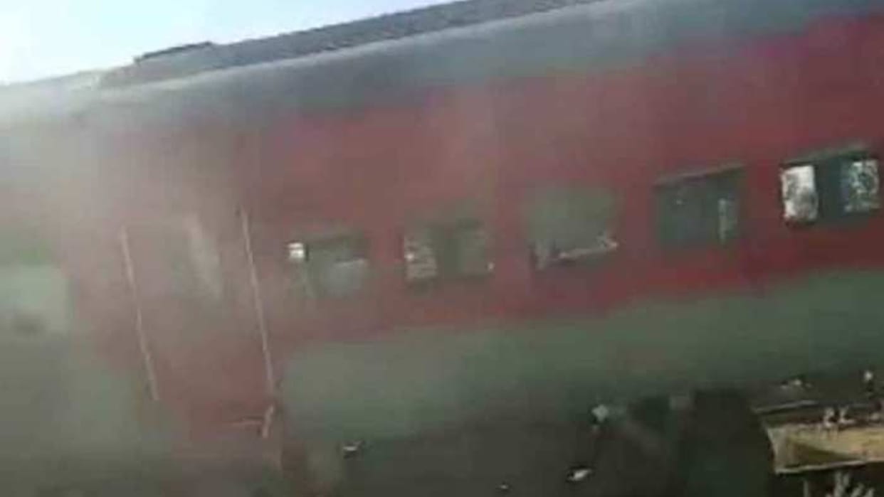 Fire in Danapur-Secunderabad Express: Accident due to short circuit, no casualties reported