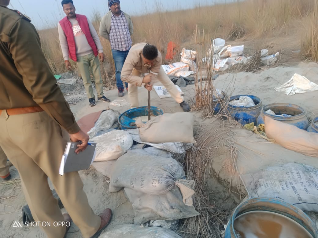 Four arrested with illegal liquor