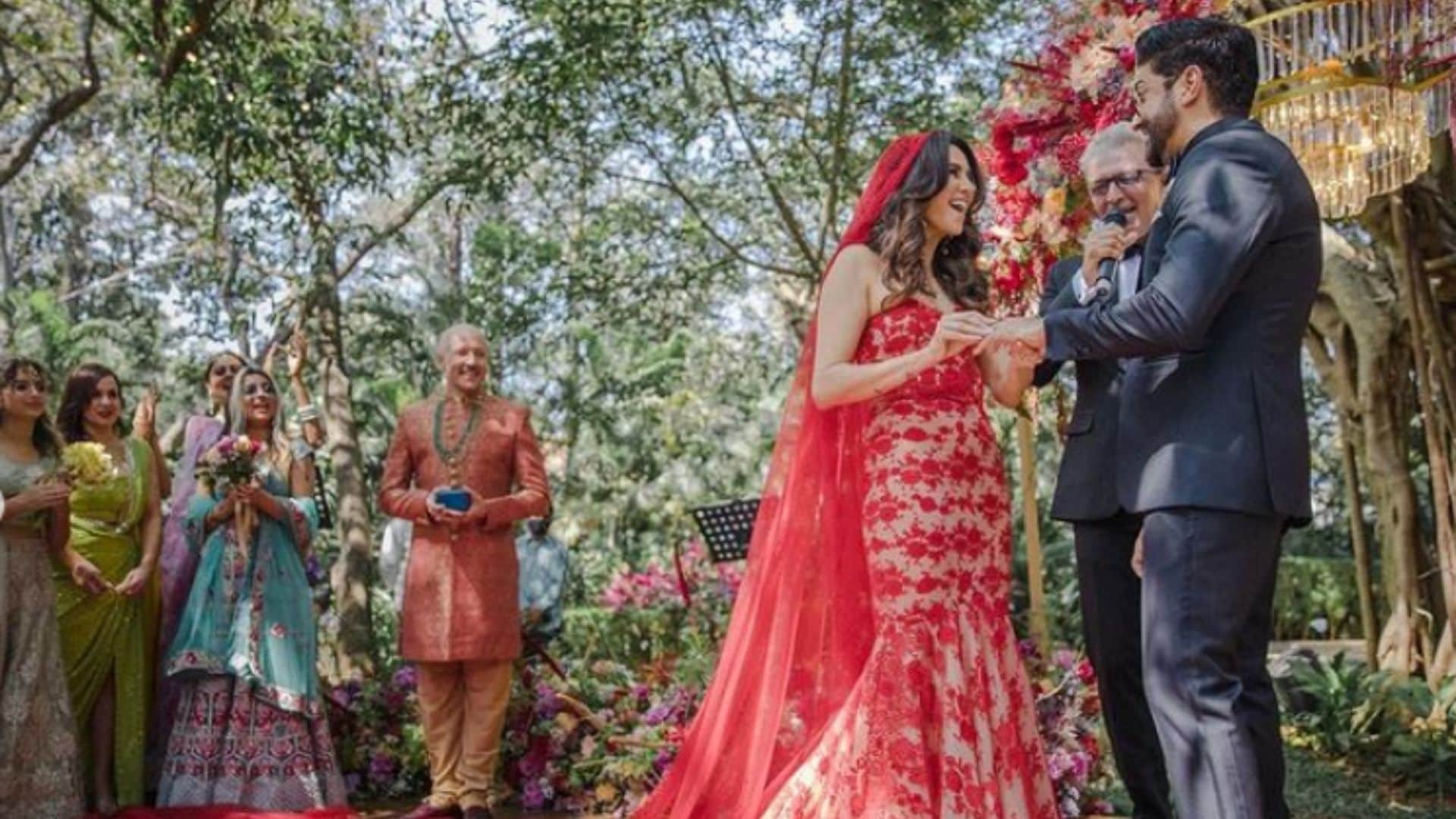 Farhan Akhtar, Shibani Dandekar finally share official wedding photos See Javed Akhtar, Shabana Azmi, Hrithik Roshan, Farah Khan Dancing